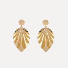 Золотые серьги с листьями для женщин, креативные металлические простые серьги-капли, уникальный дизайн, женские модные ювелирные изделия 2024 - купить недорого