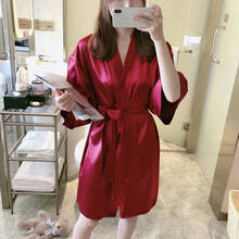 Атласные халаты для женщин, шелковые пижамы больших размеров, Летняя короткая Сексуальная Красная Домашняя одежда, длинное кимоно, персонализированный большой Халат 2024 - купить недорого