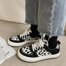 Zapatos de lona de corte bajo con Leopardo de Harajuku para mujer, zapatillas clásicas vulcanizadas para Skateboarding, mocasines Chatos informales 2024 - compra barato