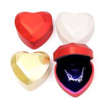 Caja de joyería en forma de corazón con luz LED, soporte para anillo de compromiso, caja de exhibición de joyería, organizador de joyería 2024 - compra barato