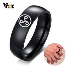 Vnox Бесплатная гравировка Triskele спиральное кольцо с символом персонализированные обручальные кольца для мужчин и женщин черные кольца из нержавеющей стали класса 2024 - купить недорого