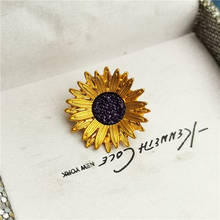 Broche de girasol de Van Gogh, accesorios Retro Para suéter, pintura al óleo, exquisita y encantadora flor, novedad 2024 - compra barato