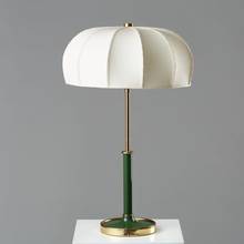 Lámpara de escritorio de tela minimalista posmoderna para sala de estar, dormitorio, estudio, mesita de noche 2024 - compra barato