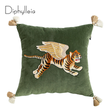 Funda de cojín con diseño de Diphylleia, funda de almohada decorativa con borla de tigre volador artístico Vintage, de terciopelo suave, para sofá, silla, Coussin, 45x45cm 2024 - compra barato