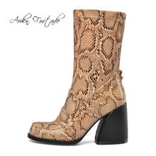 Arden Furtado/Модная женская обувь; зимние пикантные элегантные женские сапоги с квадратным носком, на не сужающемся книзу массивном каблуке, на молнии; полусапожки; 42, 43 2024 - купить недорого
