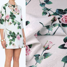 100x145 см Модная тонкая жаккардовая ткань с принтом розовых роз для женских платьев пальто ткань «сделай сам» для шитья 2024 - купить недорого