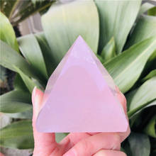 Натуральный розовый пирамида из кварца камень с украшением в виде кристаллов Feng Shui Исцеление Образцы Wicca декор декоративные камни 2024 - купить недорого