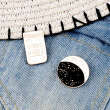 Эмалированная брошь Good Vibes, брошка в виде созвездия, Луны, космической Вселенной, значок на пуговицах, значок для джинсовой куртки, значок на заказ 2024 - купить недорого