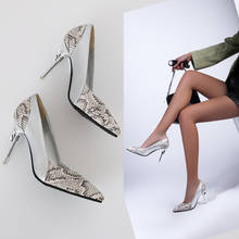 Zapatos de tacón alto con estampado de serpiente para mujer, tacones sexys de tacón de aguja con punta puntiaguda, para fiesta, novedad de primavera 2024 - compra barato