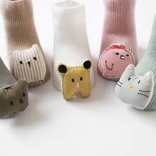 Носки для малышей Нескользящие хлопковые носки с рисунком куклы теплые носки для малышей очаровательные Носки для маленьких девочек и мальчиков, мягкие милые ботинки 2024 - купить недорого