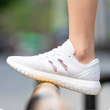 ONEMIX-Zapatillas deportivas de malla transpirable para hombre y mujer, calzado ligero para correr, con cordones, color blanco 2024 - compra barato