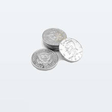 Moneda de medio dólar para trucos de magia, accesorio de truco callejero, de plata/oro, 1 Uds. 2024 - compra barato