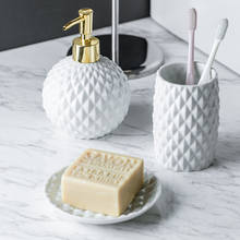 Европейский рельефный белый керамический набор для ванной комнаты, уборка дома, держатель для зубных щеток, мыла, жидкого мыла, посуда для ванны 2024 - купить недорого