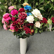 Uma flor artificial de rosa 3 cabeças de rosas de veludo 12 cores para decoração de peças centrais de casamento floral 2024 - compre barato