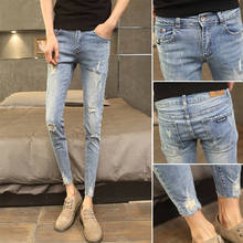 Популярные эластичные джинсы скинни для подростков, мужские весенне-осенние модные брюки с дырками в Корейском стиле, Свободные повседневные универсальные брюки-карандаш 2024 - купить недорого