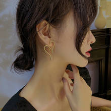 2020 новые корейские изогнутые серповидные серьги, нежные циркониевые серьги с Луной в сердце девушки, Модные женские ювелирные изделия 2024 - купить недорого