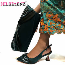 New Arrivals Sapatos Combinando e Saco Definido com Brilho de Cristal Nigeriano Confortável sapatos de Salto para o Casamento na Cor Verde Escuro 2024 - compre barato