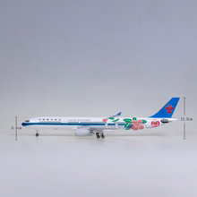 Aeronave de resina para rodas com luz de base, 47cm 1:135 linhas aéreas do sul 330 a330 modelo air w, brinquedo de avião 2024 - compre barato