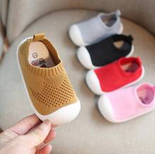 2020 Весенняя детская обувь для маленьких девочек и мальчиков; повседневная обувь из сетчатого материала с мягкой подошвой; Удобная Нескользящая детская обувь для первых шагов 2024 - купить недорого