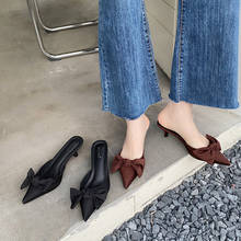 Sandalias de punta estrecha para mujer, zapatillas de tacón bajo fino, diseño de lazo de Color sólido, deslizantes de moda de verano, elegantes, 35-39 2024 - compra barato