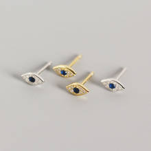 Серьги-гвоздики женские с голубыми глазами из серебра 925 пробы с фианитами 2024 - купить недорого