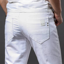 Мужские тонкие белые джинсы, модные повседневные Классические облегающие мягкие брюки, брендовые эластичные брюки для весны и лета 2024 - купить недорого
