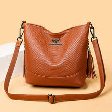 Роскошная женская сумка, модная сумка-мессенджер на одно плечо с крокодиловым узором, модная сумка-мешок с кисточкой, кожаная сумка, новинка 2021 2024 - купить недорого