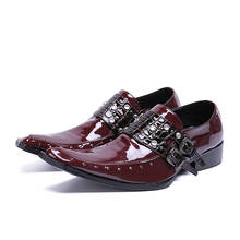 Zapatos clásicos con purpurina roja para Hombre, calzado Oxford con remaches De punta cuadrada, hebilla De diamantes De imitación, para fiesta De boda 2024 - compra barato