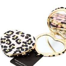 Розовое леопардовое мини компактное зеркальце для макияжа карманное портативное двустороннее складное зеркало 2024 - купить недорого