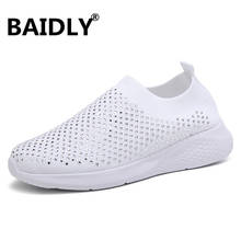 Zapatos informales para mujer, zapatillas planas de malla transpirables a la moda, para gimnasio, color blanco 2024 - compra barato