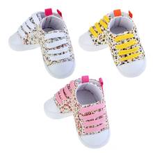 Обувь для новорожденных девочек с цветочным принтом; Модная парусиновая Нескользящая дышащая обувь с мягкой подошвой; Детские кроссовки; Обувь для первых шагов 2024 - купить недорого