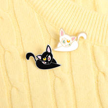 Черный Белый Кот эмаль булавки броши для влюбленных, котенок, Луна кошка штырь отворотом мультфильм животных мешок одежды изготовленный на заказ значок подарки для детей 2024 - купить недорого