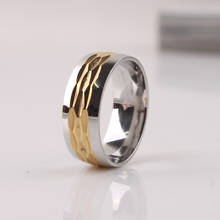 Anéis de casamento largos 8mm entalhado cor dourada 316l aço inoxidável masculino anel de dedo atacado lotes 2024 - compre barato