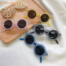 Gafas de sol redondas para niños y niñas, anteojos de sol infantiles a rayas de plástico, Estilo Vintage, a la moda, azul y amarillo, novedad de 2021 2024 - compra barato