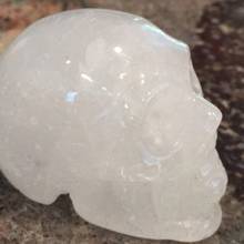 Fafa8866shun004 +++ esqueleto tallado de cristal Natural de cuarzo blanco, Calavera curativa 2024 - compra barato