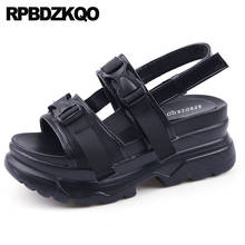 Barato estilingue plataforma designer branco casual sapatos de dedo do pé aberto preto sandálias femininas plana verão 2021 flatform confortável senhoras 2024 - compre barato