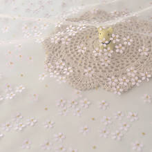Один метр, высокое качество, сетчатая ткань, маленькие свежие белые цветы, ткань, цельнокроеное платье, свадебные ткани 2024 - купить недорого