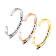 Moda gravada letetr tudo ocorre por uma razão pulseira de punho de aço inoxidável mantra palavra aberta bracelete para mulheres joias 2024 - compre barato