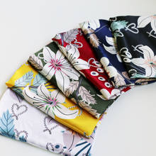 Винтажная сатиновая ткань с цветочным принтом для шарфа, мягкий глянцевый шармёз Telas Meter 2024 - купить недорого