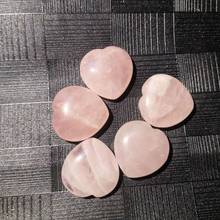 Розовый кварц сердце натуральные камни и минералы кристаллы драгоценные камни фэн шуй рейки целебные камни для гостиной домашний Декор современный 2024 - купить недорого
