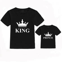 Ropa a juego para la familia, camiseta de moda para mamá y para mí, papá y yo, estampado de patrón del rey príncipe, trajes familiares a juego 2024 - compra barato
