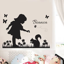 Decalque de parede personalizado com nome, adesivo de vinil para meninas, esquilo, borboletas e abelhas, decoração removível para quarto de crianças z262, personalizado 2024 - compre barato