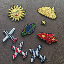 Broche bordado de mão, planetas nuvens, flores solares, foguete de fio de aeronave, padrão de seda indiana, broche de seda bordado à mão 2024 - compre barato