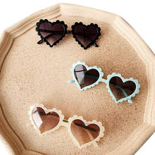 Солнцезащитные очки детские, в форме сердца, ярких цветов 2024 - купить недорого