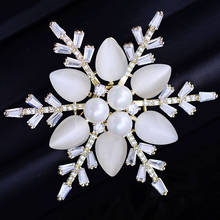 OKILY-broches de flores de ópalo para mujer, broche de copo de nieve, alfileres con abrigo de perlas, accesorios de joyería para traje, regalo de Navidad 2024 - compra barato