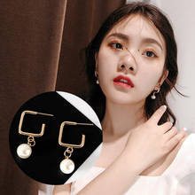 Pendientes de perlas grandes para mujer, aretes cuadrados de aleación Simple Pop de Corea, joyería de Metal geométrica de temperamento, venta al por mayor 2024 - compra barato