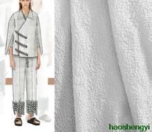 Tela de ropa con textura jacquard tridimensional, tejido de alta calidad con diseño irregular de panal de abeja blanco 2024 - compra barato