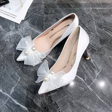 Zapatos de boda con lazo de encaje para mujer, calzado de Boda nupcial puntiagudo blanco, vestido de banquete de tacón de aguja de cristal, moda de talla grande, novedad de primavera 2024 - compra barato