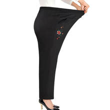 Уличные брюки для женщин среднего возраста осень-зима очень большие бархатные теплые брюки с вышивкой повседневные брюки 8XL 135 кг 2024 - купить недорого