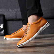 Sapatos casuais masculinos de couro artificial, calçados confortáveis para homens da moda em couro artificial, tênis baixos para corrida, 2021 2024 - compre barato